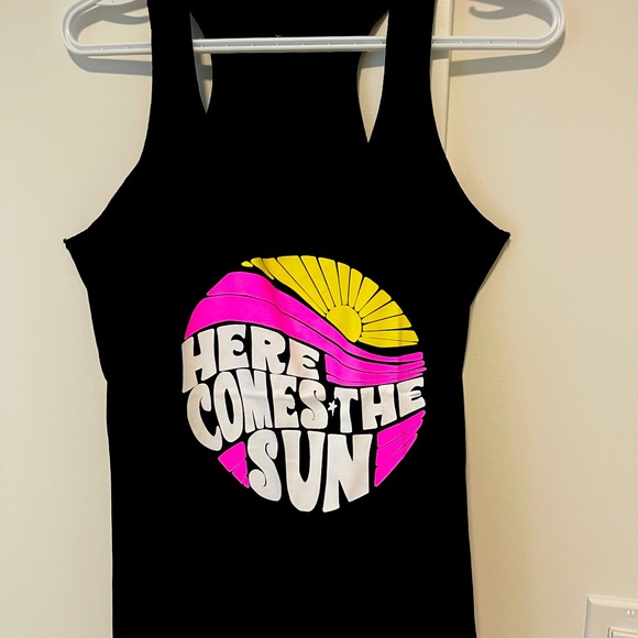 Graphic racer back top. Brand new. Size medium - Picture 1 of 2